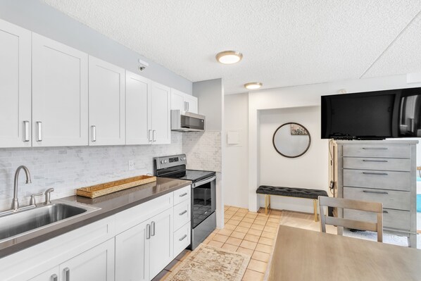 Condo, 1 Bedroom | Private kitchen | Fridge, oven, coffee/tea maker, toaster - Renovated Waikiki Banyan Condo w/ Pool View, Free parking (Honolulu)