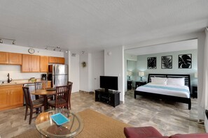 Condo, 1 Bedroom | 1 bedroom, laptop workspace, free WiFi - Deluxe Ocean View Condo on 31st Floor - Free Parking & Wifi! (Honolulu)