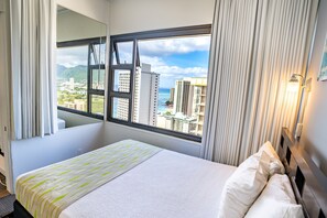 1 bedroom, laptop workspace, free WiFi - Waikiki Banyan Condo Located One Block From Waikiki Beach! (Honolulu)