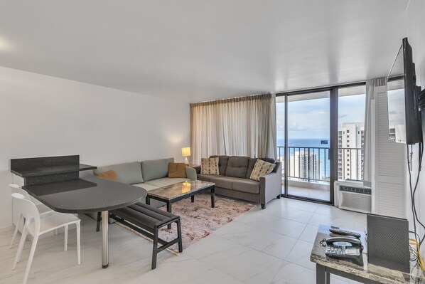 Condo, 1 Bedroom | Living area