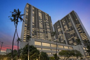 Exterior - Waikiki Banyan Condo Located One Block From Waikiki Beach! (Honolulu)