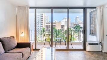 Appartamento, 1 camera da letto | Area soggiorno | Smart TV