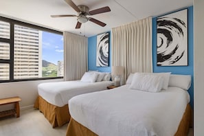 1 bedroom, laptop workspace, free WiFi - Spacious 14th Floor Corner Suite, Partial Diamond Head and Ocean Views, FREE Parking! (Honolulu)