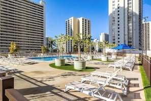 Pool - Spacious 14th Floor Corner Suite, Partial Diamond Head and Ocean Views, FREE Parking! (Honolulu)