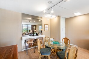 Condo, 1 Bedroom | Dining