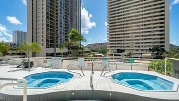 Condo, 1 Bedroom | Kolam renang | Kolam renang terbuka, kolam dipanaskan