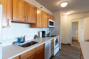 Condo, 1 Bedroom | Private kitchen