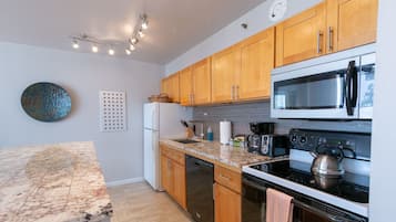 Condo, 1 Bedroom | Private kitchen | Fridge, oven, coffee/tea maker, toaster