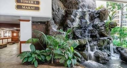 Deluxe Ocean and Diamond Head View Waikiki Condo, Free parking!