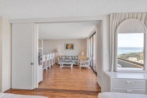 1 bedroom, free WiFi - Deluxe Ocean and Diamond Head View Waikiki Condo, Free parking! by Koko Resort Vacation Rentals (Honolulu)