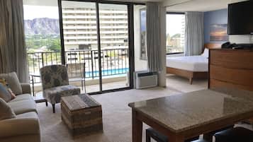 Condo, 1 quarto | Área de estar | Smart TV