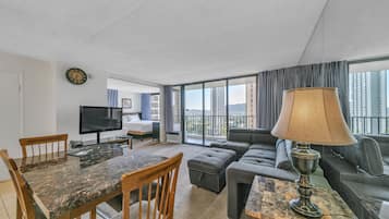 Condo, 1 Bedroom | Dining