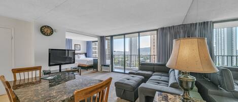 Condo, 1 Bedroom | Dining