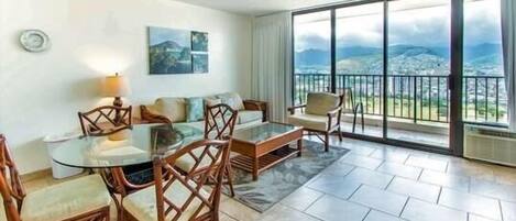 Condo, 1 Bedroom | Dining