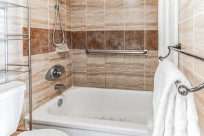 Condo, 1 Bedroom | Bathroom | Towels - 19th Floor Condo with Lanai & Sea Views - FREE Parking! (Honolulu)