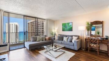 Condo, 1 Bedroom | Living area