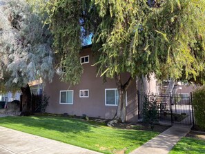 المنطقة المحيطة بالمنشأة