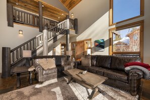 Nhà liên kế, 5 phòng ngủ | Khu phòng khách