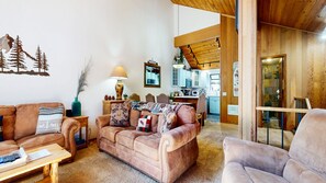 Condo, 3 Bedrooms | Living area