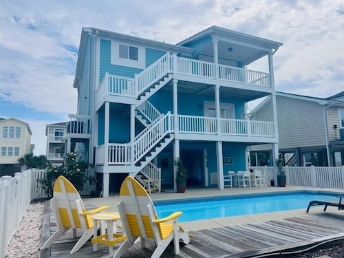 218 Brunswick 3 Bedroom Home by RedAwning