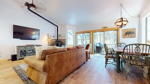 Condo, 2 Bedrooms | Living area