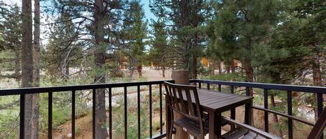 Condo, 2 Bedrooms | Property grounds