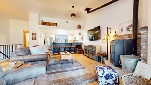 Condo, 2 Bedrooms | Living area