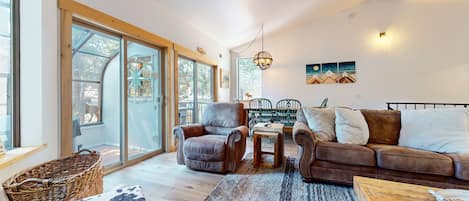 Condo, 2 Bedrooms | Living area