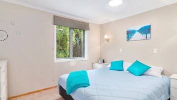 4 bedrooms, bed sheets