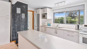 Réfrigérateur, micro-ondes, lave-vaisselle