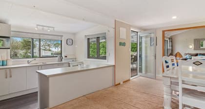 The Lake House - Taupo Holiday Home