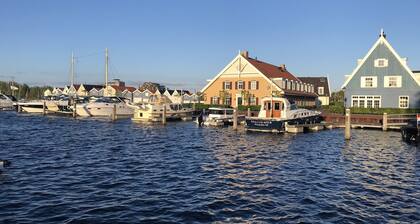 Cute apartment with office space nearby Amsterdam. Long term rental on request.