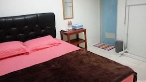Room - Pringgondani Guest House (Semarang)