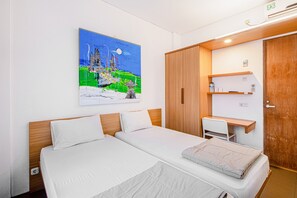 Superior Twin Room | Desk, soundproofing, free WiFi, bed sheets - Aristo Residence Bandung (Bandung)