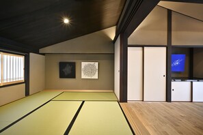 京の温所 竹屋町 | 1 室のベッドルーム、高級寝具、羽毛の掛け布団、ピロートップベッド