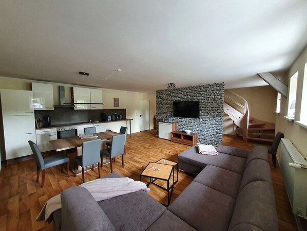 TV - Ferienhaus Am Bahnhof - Ferienhaus mit 3 Schlafzimmern (Hasselfelde)