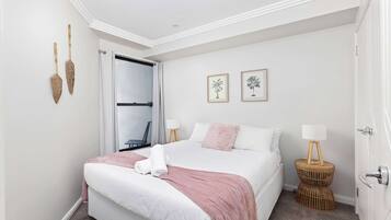 3 bedrooms, WiFi, bed sheets