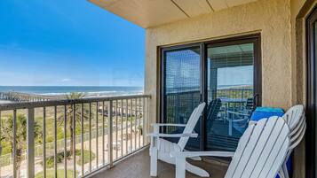 Condo, 2 Bedrooms | Property grounds