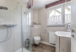 Hair dryer, towels, soap, toilet paper - Vacation home in a quiet location (Trassenheide)