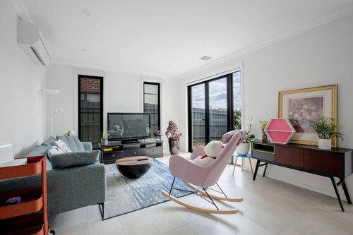 Captivating Large 4br@narre Warren