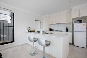 Villa (4 Bedrooms) | Cocina privada