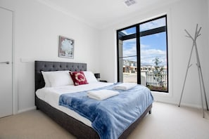 Vila (4 Bedrooms) | 4 quartos, ferros/tábuas de passar roupa, roupa de cama