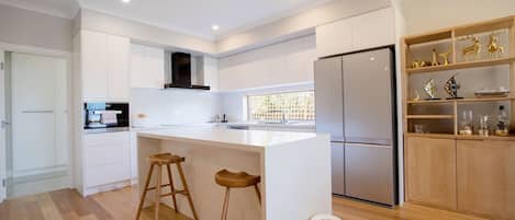 วิลล่า (4 Bedrooms) | ครัวส่วนตัว | ไมโครเวฟ, เตาอบ, เตาประกอบอาหาร, เครื่องล้างจาน