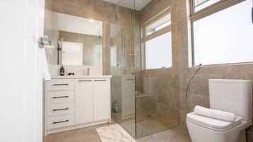 Villa (4 Bedrooms) | Bathroom