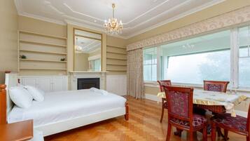 House (5 Bedrooms) | 5 bedrooms, bed sheets