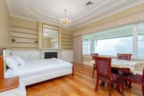 House (5 Bedrooms) | 5 bedrooms, bed sheets