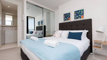 2 bedrooms, iron/ironing board, bed sheets