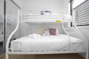 3 bedrooms, iron/ironing board, bed sheets