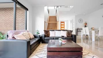 Villa (3 Bedrooms) | Living room | TV