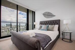 2 bedrooms, iron/ironing board, bed sheets - Delightful 2BR Riverview@docklands (Docklands)